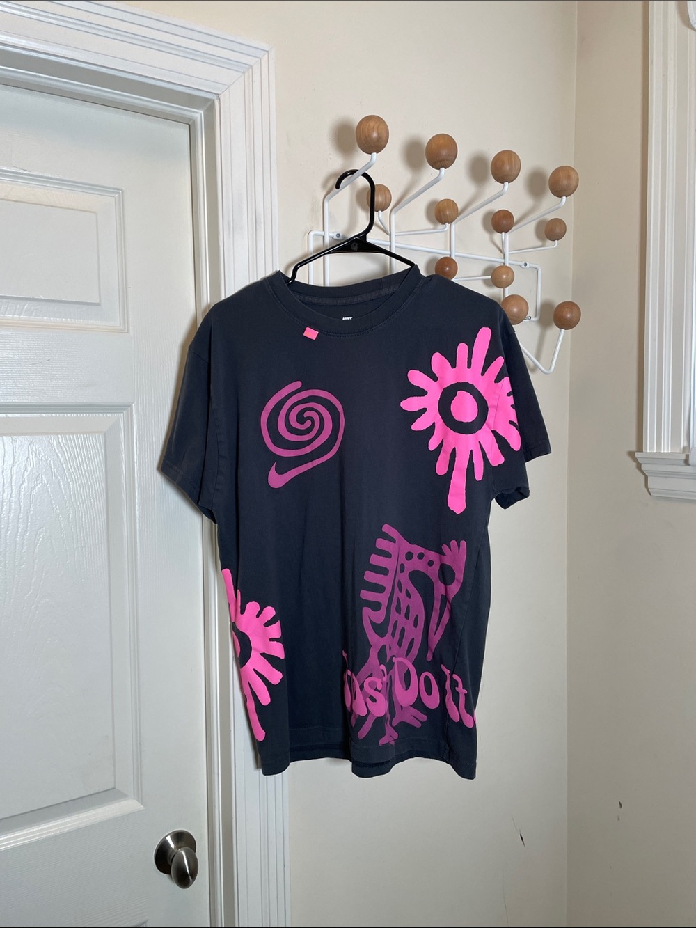 Nike - Classic Post Modern Soft Girl Shirt - Charcoal Pink - S